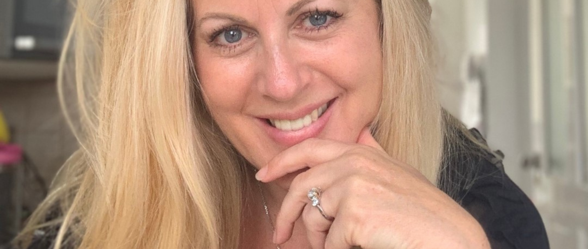 Photo of Sian smiling at the camera.